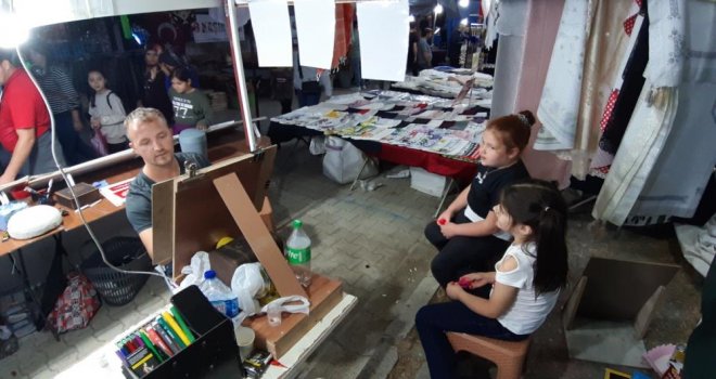 Sanatçı çift Mudurnu Panayırında yoğun ilgi gördü