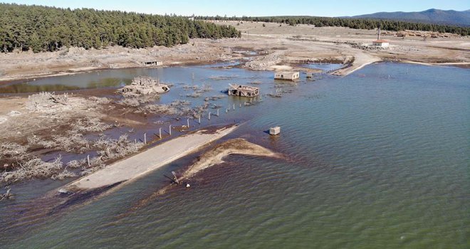 Seben Gölü'nün boşaltılma çalışmalarında eski yapılar gün yüzüne çıktı