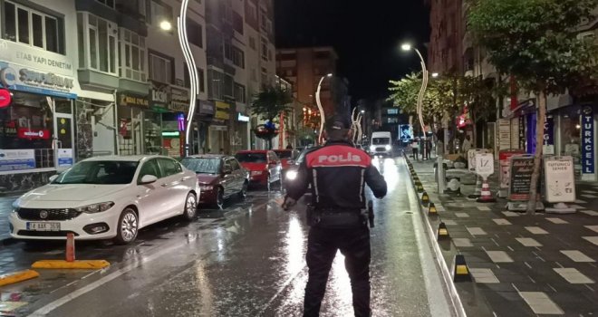 Şehrin en işlek noktasında gece denetimi........