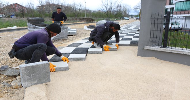 Şehrin hemen hemen her mahallesinde  kilit taş ve bordür tamirat çalışmaları aralıksız sürüyor