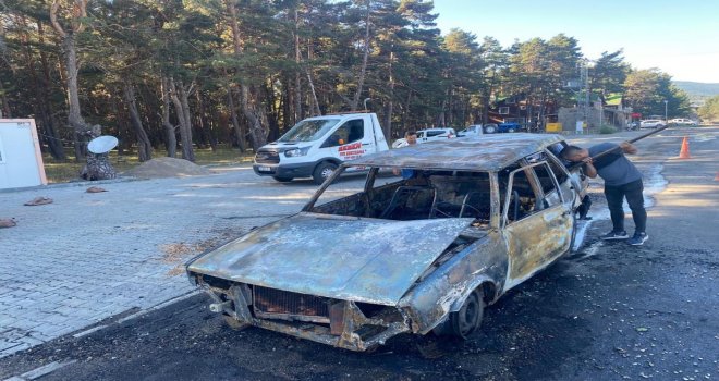 Seyir halinde yanmaya başlayan otomobil hurdaya döndü....