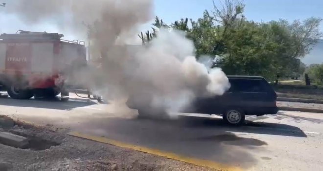 Seyir halindeki araç alev alev yandı........