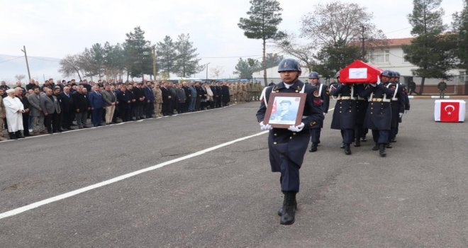 Siirt’te defnedilen askerin naaşı 56 yıl sonra memleketi Bolu'ya uğurlandı