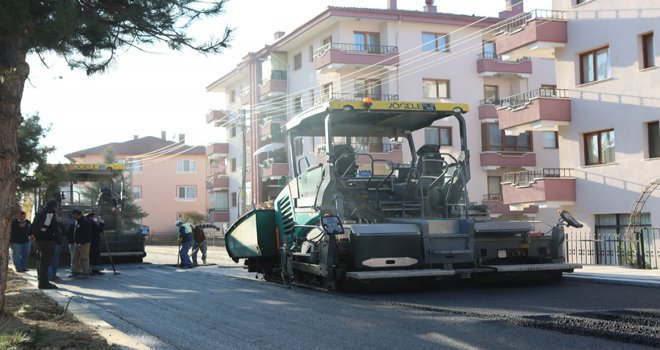 Şimdi de İzzet Baysal Mahallesi Özcan Sokak sıcak asfalta kavuştu
