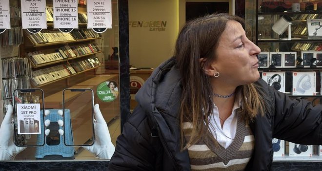 Sokağın maskotu ‘Waffle’ ekipler tarafından barınağa götürülünce gözyaşı döktü