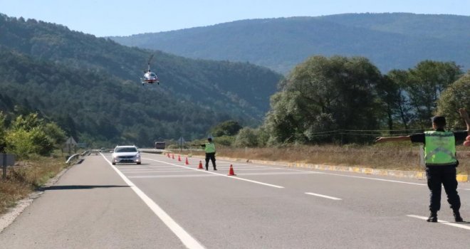 Sürücüler cayrokoptere takıldı