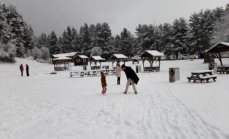  Doğaseverler karın tadını Abant'ta çıkardı