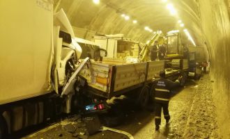 1 kişinin öldüğü, 30 kişinin yaralandığı kazada 8 aylık bebek hayati tehlikeyi atlattı