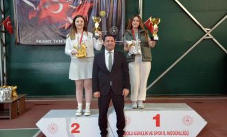 120 sporcunun katıldığı tenis turnuvası sona erdi