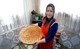 15 yıldır elinden oklava düşmüyor: Fırın değil Hacer'in mutfağı