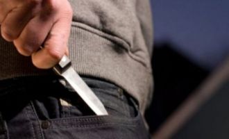 19 yaşındaki genç babasını bıçakladı......