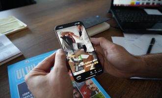 2. el otomobil pazarında müşteriyle adeta kavga eder gibi pazarlık yapan esnaf sosyal medyada yoğun ilgi gördü