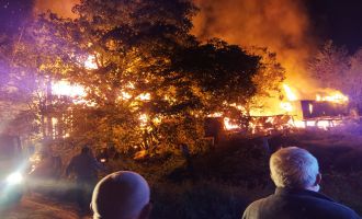 2 katlı ahşap ev alev alev yandı…..