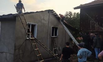 2 katlı evde yangın çıktı.....