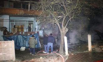 2 katlı kullanılmayan bina alev alev yandı
