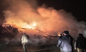 3 katlı ahşap ev küle döndü…..