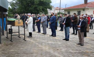 40 milyonluk servetini eğitime bağışlayan Ulvi Eker son yolculuğuna uğurlandı 