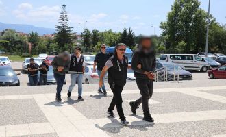 50 bin liralık yöresel ürün çalanlar güvenlik kamerasına yakalandı