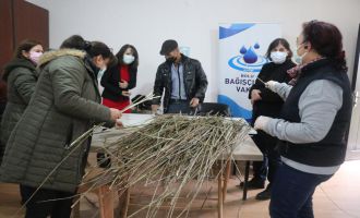 50 yıllık usta, ağacı sepete dönüştürecek yeni ustalara ders vermeye başladı