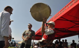 58 yıldır davulunu omzundan düşürmeyen Mustafa Güden; ‘ Boluspor maçında ayakkabı ile davul çaldım’