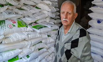 81 yaşında, ilçenin tuz ihtiyacını o karşılıyor