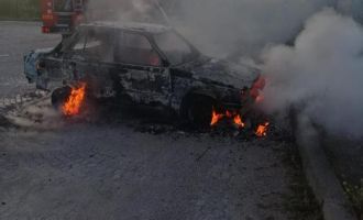 Abant Gölü’nde park halindeki otomobil alevlere teslim oldu