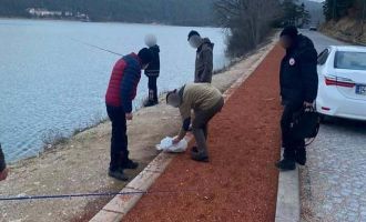 Abant Tabiat Parkı’nda kaçak balık avlayan 3 kişiye idari para cezası verildi