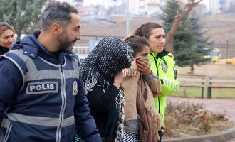 Adliyeye çıkartılan zanlı gazetecilere tepki gösterdi  “Ne çekiyorsunuz, devlet size hindi mi verecek”