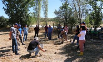 Agro-ekolojik üretim modeli için 17 ayrı noktadan toprak numuneleri alındı