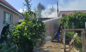 Ahşap baraka alev alev yandı........