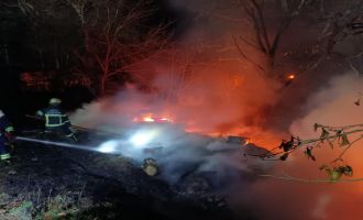 Ahşap müştemilat alev alev yandı……