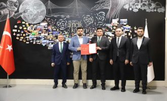 AK GENÇLİKTE BAYRAK DEĞİŞİMİ......