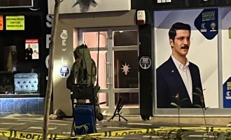 AK Parti Bolu İl Başkanlığı binasına bırakılan paket fünye ile patlatıldı