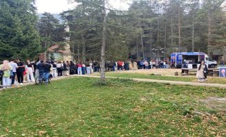 AK PARTİ, CUMHURİYET BAYRAMI’NDA 1000 ÜNİVERSİTELİYİ GÖLCÜK’E PİKNİĞE GÖTÜRDÜ