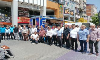 AK PARTİ ŞEHİTLERİN RUHU İÇİN PİLAV DAĞITTI