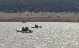 Alabora olan tekneden düşen Ferdi Uludağ'ı arama çalışmaları sürüyor