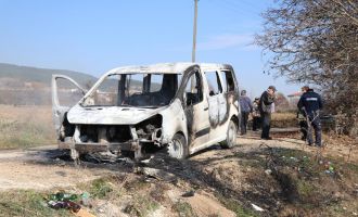 Alkollü sürücünün içindeyken ateşin üzerine park ettiği araç küle döndü