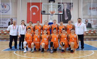 Altın kızlar zirve yarışını sürdürüyor…