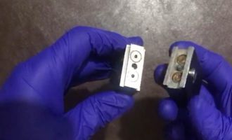 Anahtarlık silahla oynarken oğlunu göğsünden vurdu