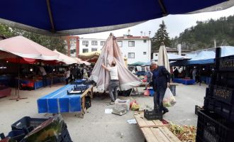 Aniden bastıran fırtına hayatı olumsuz etkiledi....