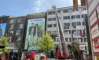 Apartmanda çıkan yangın paniğe sebep oldu........