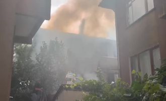 Arab Abdullah Sokak'ta çıkan yangın söndürüldü 