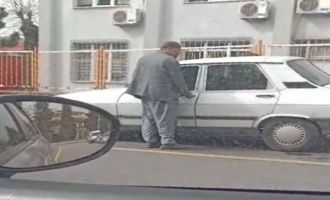 Arabalı dilencinin 2 saatlik kazancı hayrete düşürdü