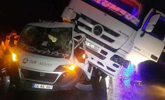 Arızalanan aracı kurtarırken tırın çarptığı sürücü hayatını kaybetti