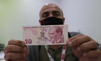 Arkadaşlarını uyardığı hatalı parayla 10 dakika sonra kendisi karşılaştı