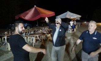 Askerde bubi tuzağının patlaması sonucu gözlerini kaybeden gazinin neşeli anları