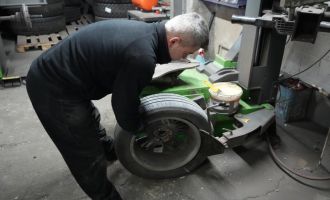 Lastikçilerde değişim mesaisi: Fiyatı 800 lira