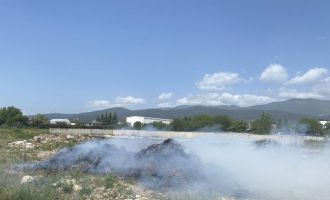 Atıl haldeki samanlar alev alev yandı....