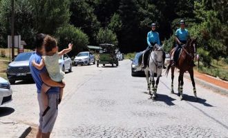 Atlı jandarma timleri Abant'ta görev başında.....