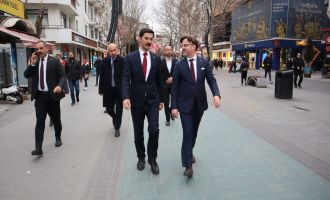 Bakan Yardımcısı Memleketine Çıkarma Yaptı